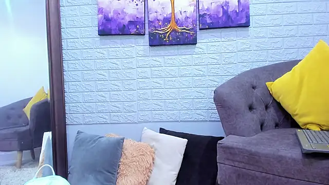  EmilyJireh  online show from March 1, 2025, 7:15 pm