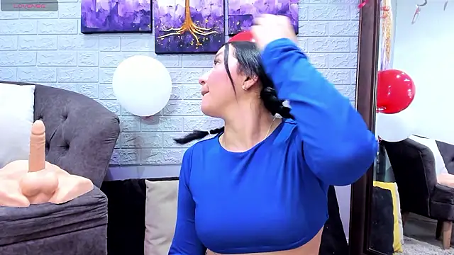  EmilyJireh  online show from February 14, 2026, 4:37 pm