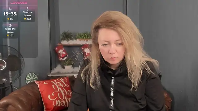 JesiaFoxi online show from December 22, 2025, 1:19 pm