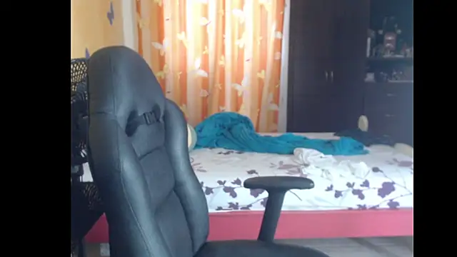 Tobicutee online show from April 29, 2026, 6:14 pm