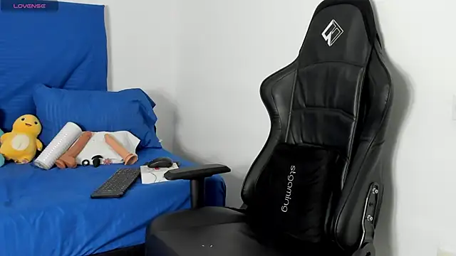 Tonny twink  online show from April 25, 2026, 1:30 am