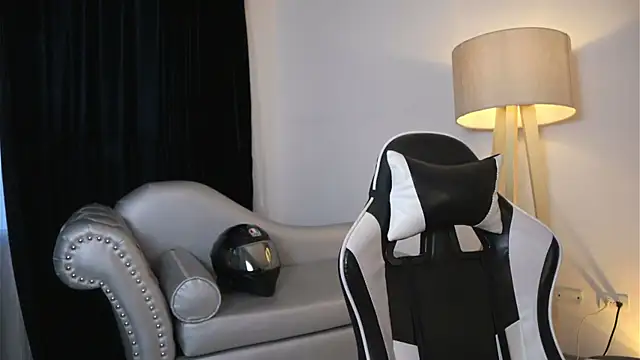 ashleyvalirya online show from April 21, 2026, 7:50 pm