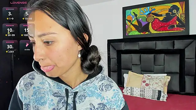 tatiana valencia online show from February 5, 2025, 4:25 pm