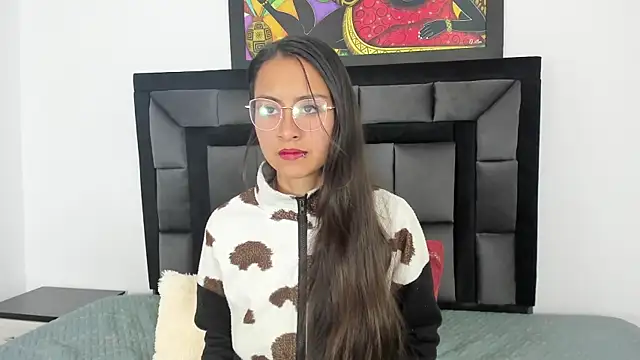 tatiana valencia online show from March 19, 2025, 12:01 pm