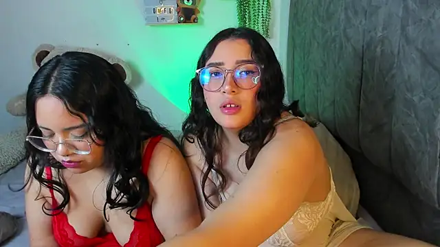 maddie-and-chelsea- online show from November 13, 2025, 10:36 am