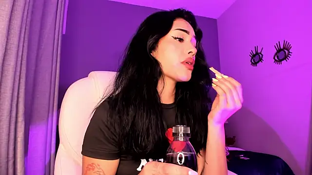 Giovanna oliveira online show from November 21, 2025, 6:56 am