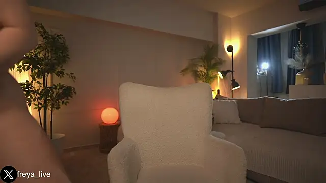 freyacherie online show from September 20, 2025, 5:36 pm