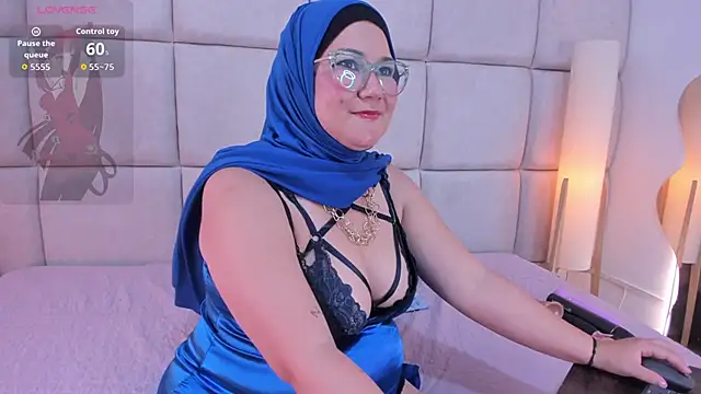 Scarlette 33 online show from March 25, 2026, 2:28 am