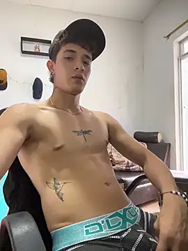 cristofer 988 online show from April 22, 2026, 8:21 pm