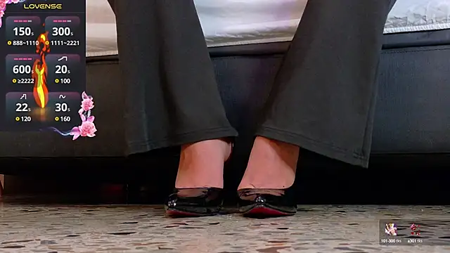 Snapshot of Alexa_Miss chatting on February 19, 2025, 6:32 pm Alexa Miss online show from February 19, 2025, 6:32 pm