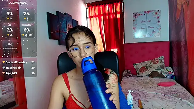 miley blue  online show from February 7, 2025, 7:27 pm