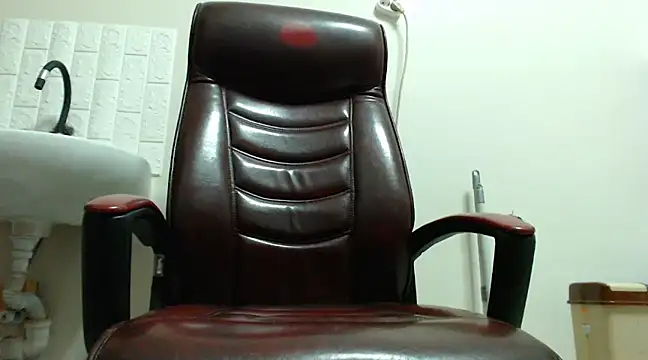 Snapshot of hardbigcock16 chatting on December 16, 2024, 10:18 am hardbigcock16 online show from December 16, 2024, 10:18 am