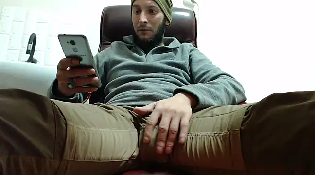 Snapshot of hardbigcock16 chatting on December 24, 2024, 10:33 am hardbigcock16 online show from December 24, 2024, 10:33 am