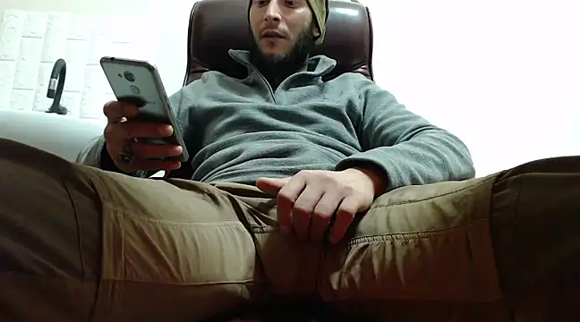 Snapshot of hardbigcock16 chatting on December 25, 2024, 11:22 am hardbigcock16 online show from December 25, 2024, 11:22 am