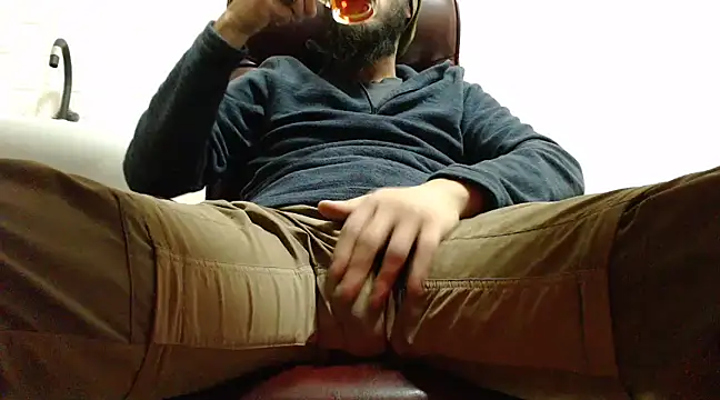 Snapshot of hardbigcock16 chatting on December 26, 2024, 11:21 am hardbigcock16 online show from December 26, 2024, 11:21 am