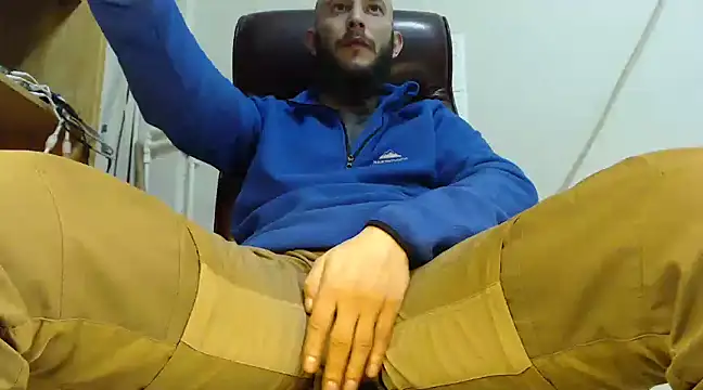 Snapshot of hardbigcock16 chatting on January 20, 2025, 6:42 am hardbigcock16 online show from January 20, 2025, 6:42 am