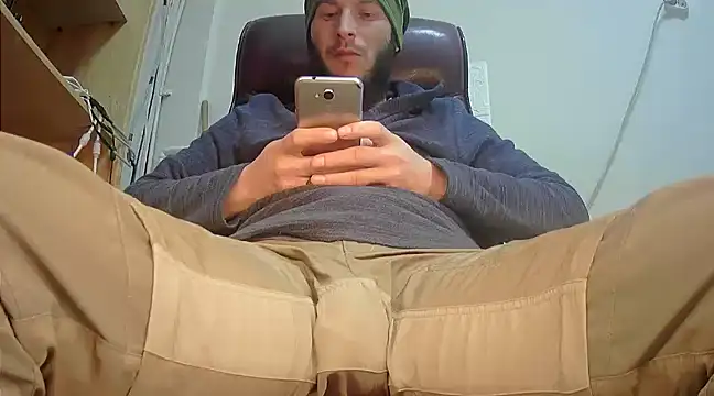 Snapshot of hardbigcock16 chatting on January 27, 2025, 6:41 am hardbigcock16 online show from January 27, 2025, 6:41 am