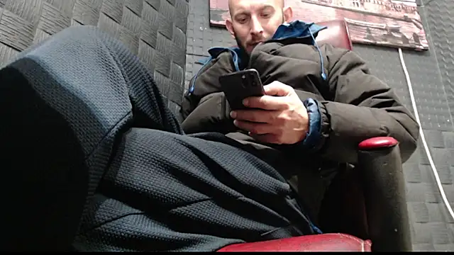 Snapshot of hardbigcock16 chatting on November 25, 2025, 7:30 am hardbigcock16 online show from November 25, 2025, 7:30 am