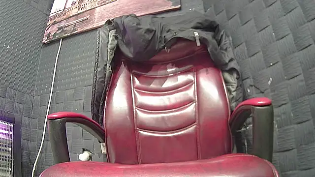 Snapshot of hardbigcock16 chatting on December 1, 2025, 7:24 am hardbigcock16 online show from December 1, 2025, 7:24 am