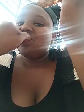 Snapshot of queenxdede chatting on June 13, 2026, 12:36 pm queenxdede online show from June 13, 2026, 12:36 pm