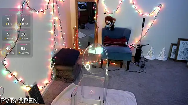 Peaches N Kreme online show from December 19, 2025, 10:28 pm