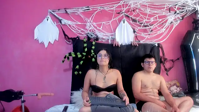 JustiinJazmin online show from October 3, 2025, 7:11 pm