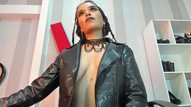 Snapshot of MeliizaQueen chatting on February 8, 2025, 12:06 am MeliizaQueen online show from February 8, 2025, 12:06 am