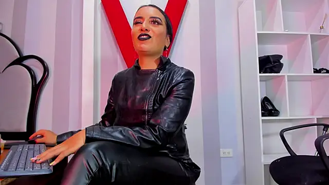 Snapshot of MeliizaQueen chatting on March 13, 2025, 11:16 pm MeliizaQueen online show from March 13, 2025, 11:16 pm