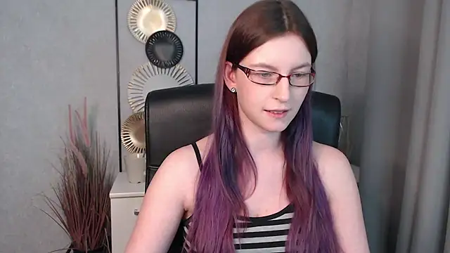 emmaxDelight online show from December 7, 2024, 2:35 pm