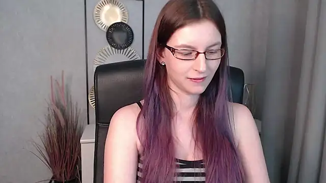 emmaxDelight online show from December 7, 2024, 5:42 pm