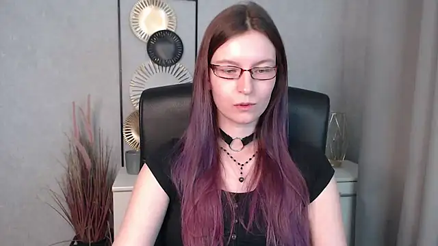 emmaxDelight online show from December 9, 2024, 9:39 am