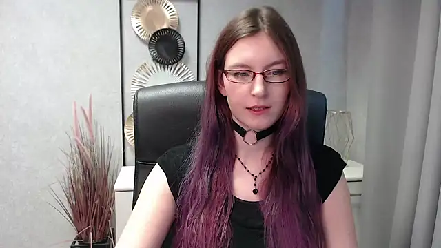 emmaxDelight online show from December 12, 2024, 10:24 am