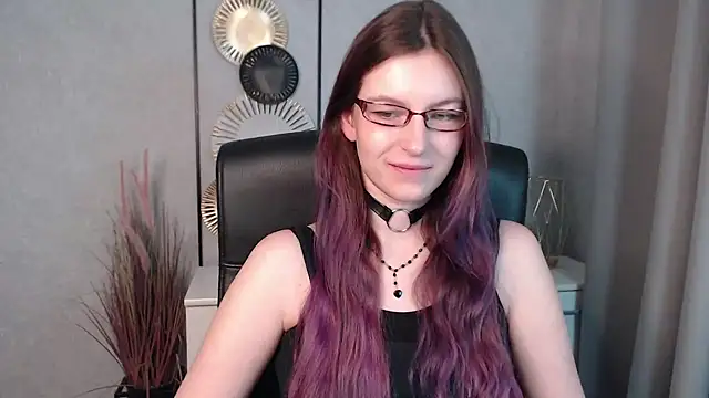 emmaxDelight online show from December 13, 2024, 6:31 am