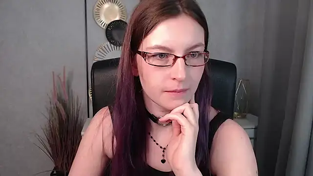 emmaxDelight online show from December 13, 2024, 10:08 am