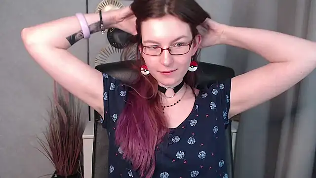 emmaxDelight online show from December 16, 2024, 9:35 am