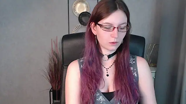 emmaxDelight online show from December 18, 2024, 6:32 am