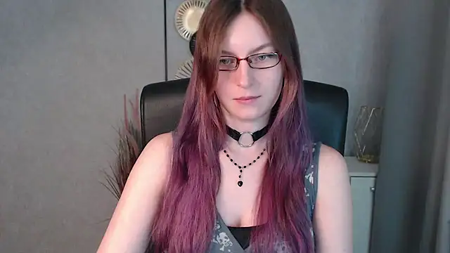 emmaxDelight online show from December 18, 2024, 10:08 am