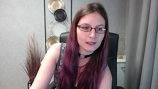 emmaxDelight online show from December 22, 2024, 5:42 pm