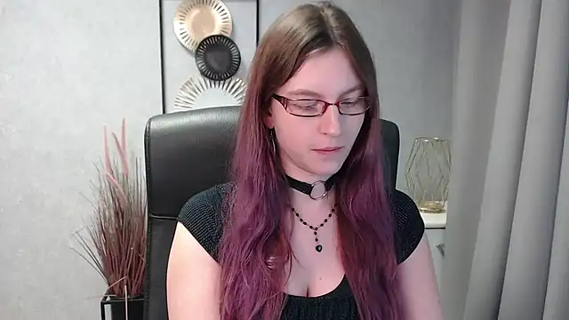 emmaxDelight online show from December 29, 2024, 1:49 pm