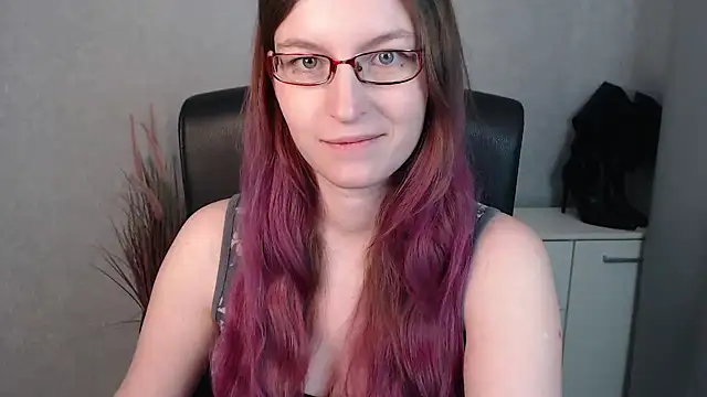 emmaxDelight online show from February 12, 2025, 10:14 am