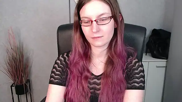 emmaxDelight online show from February 13, 2025, 12:43 pm