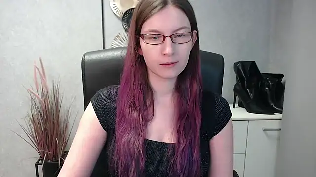 emmaxDelight online show from February 18, 2025, 10:05 am