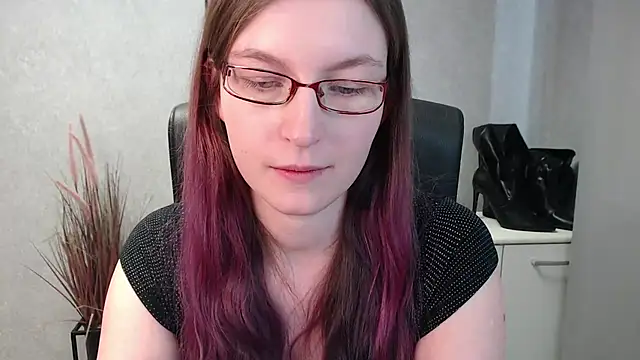 emmaxDelight online show from February 18, 2025, 1:11 pm