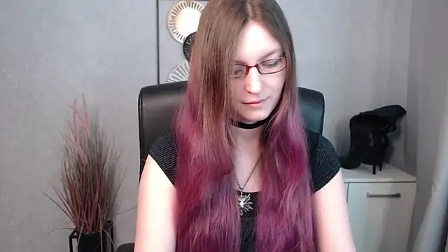 emmaxDelight online show from March 15, 2025, 7:42 am