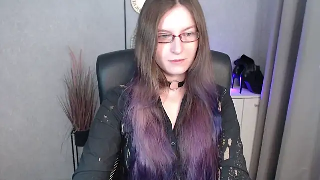 emmaxDelight online show from October 7, 2025, 5:37 am