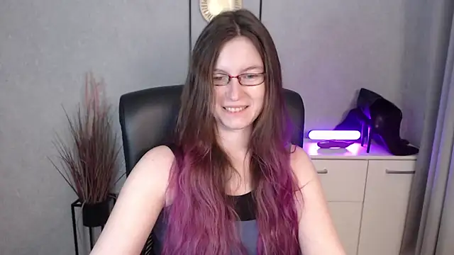 Snapshot of emmaxDelight chatting on December 23, 2025, 6:22 am emmaxDelight online show from December 23, 2025, 6:22 am