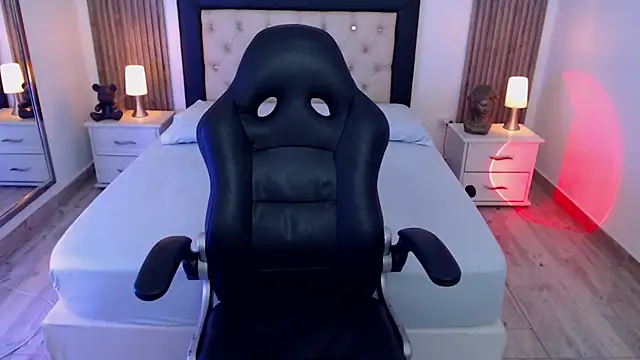 zoe jones13 online show from October 29, 2025, 3:20 am