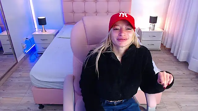 zoe jones13 online show from November 5, 2025, 3:28 am