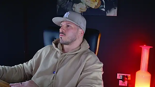 AngeloEric online show from December 10, 2024, 4:17 pm