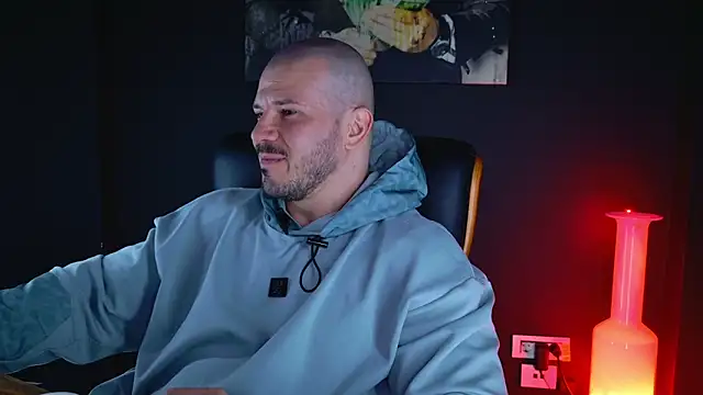 AngeloEric online show from December 28, 2024, 12:56 pm